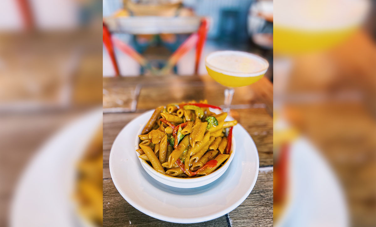 Rasta pasta with peppers and broccoli