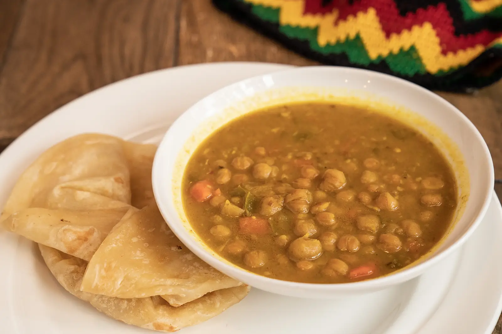 Curry chickpea with roti